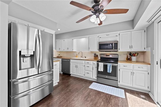 7738 Garnett Street, Lenexa, KS 66214
