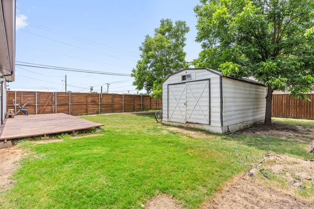 810 S MAIN Street, Kemp, TX 75143