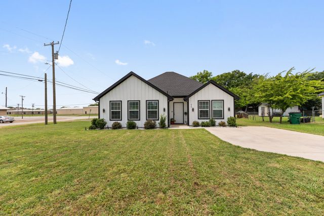 810 S MAIN Street, Kemp, TX 75143