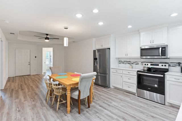 810 S MAIN Street, Kemp, TX 75143