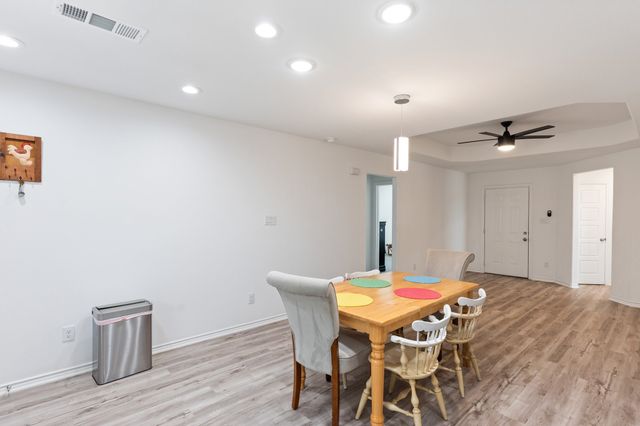 810 S MAIN Street, Kemp, TX 75143