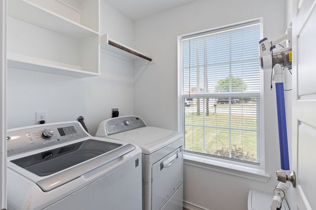 810 S MAIN Street, Kemp, TX 75143