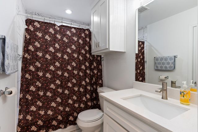 810 S MAIN Street, Kemp, TX 75143