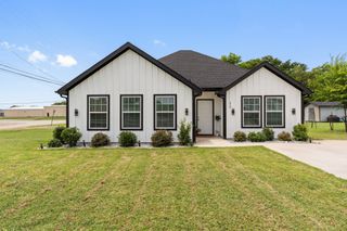 810 S MAIN Street, Kemp, TX 75143