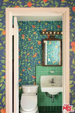 881 Cumberland Road, Glendale, CA 91202