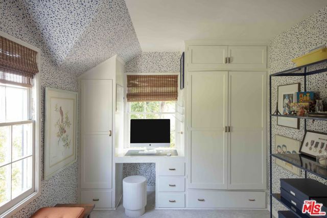 881 Cumberland Road, Glendale, CA 91202