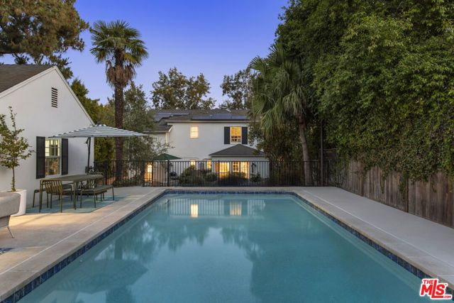 881 Cumberland Road, Glendale, CA 91202