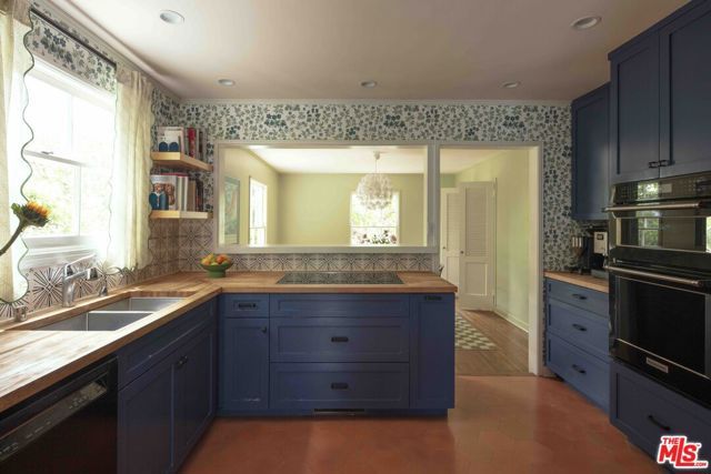 881 Cumberland Road, Glendale, CA 91202