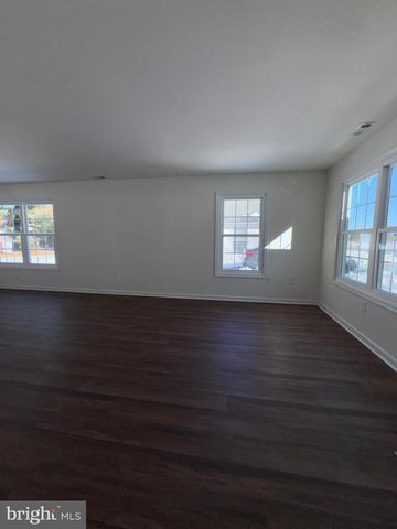 735 W NORTH ST, Dover, DE 19904