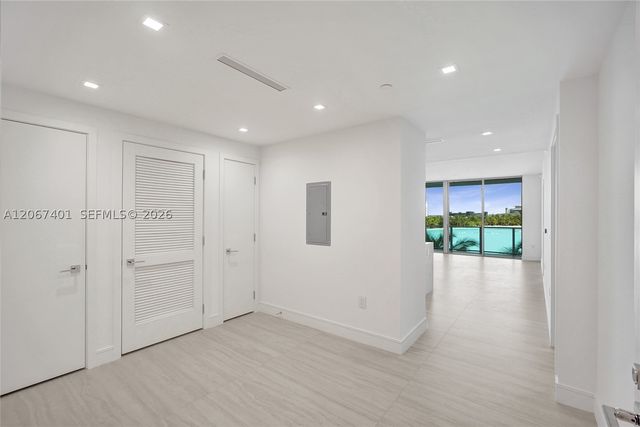 2411 Laguna Circle 208, Miami, FL 33181