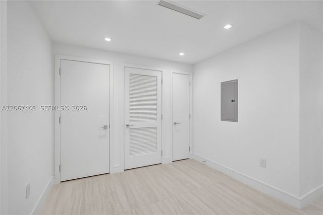 2411 Laguna Circle 208, Miami, FL 33181