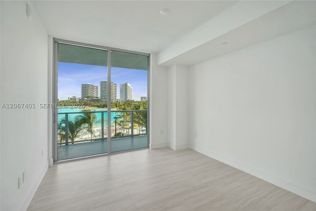 2411 Laguna Circle 208, Miami, FL 33181