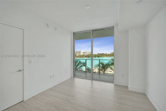 2411 Laguna Circle 208, Miami, FL 33181