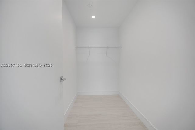 2411 Laguna Circle 208, Miami, FL 33181