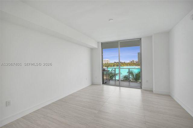 2411 Laguna Circle 208, Miami, FL 33181