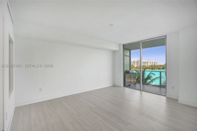 2411 Laguna Circle 208, Miami, FL 33181