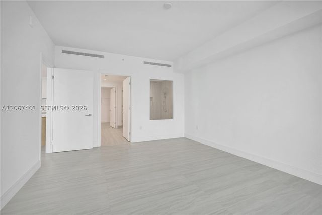 2411 Laguna Circle 208, Miami, FL 33181
