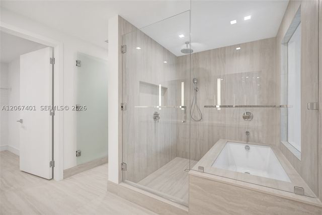 2411 Laguna Circle 208, Miami, FL 33181