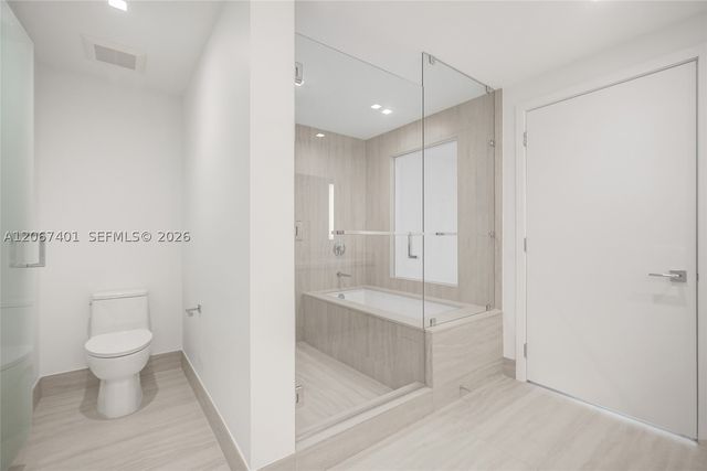 2411 Laguna Circle 208, Miami, FL 33181