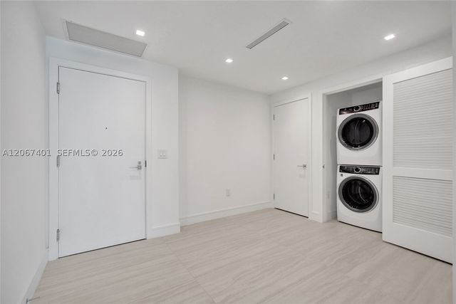 2411 Laguna Circle 208, Miami, FL 33181