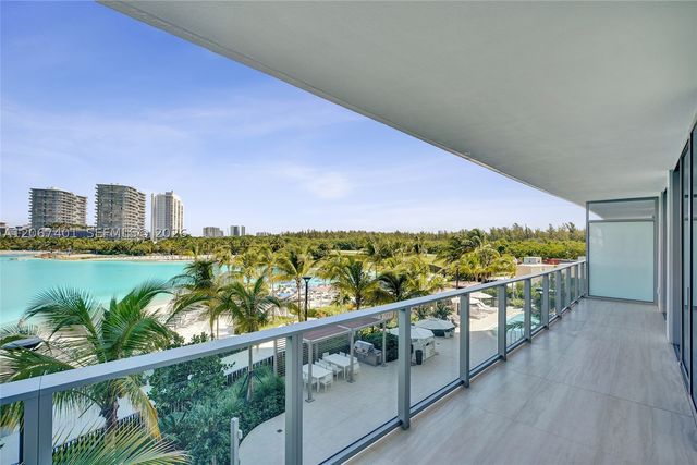 2411 Laguna Circle 208, Miami, FL 33181