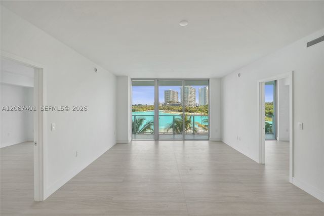 2411 Laguna Circle 208, Miami, FL 33181