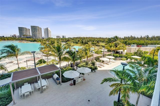 2411 Laguna Circle 208, Miami, FL 33181