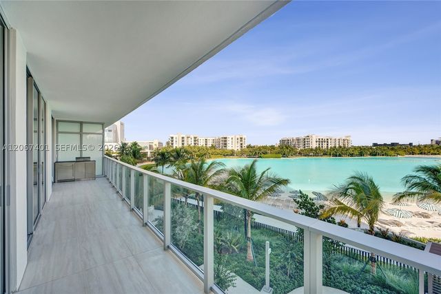 2411 Laguna Circle 208, Miami, FL 33181