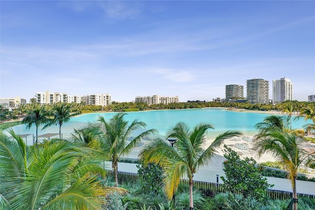 2411 Laguna Circle 208, Miami, FL 33181