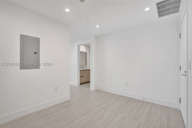 2411 Laguna Circle 208, Miami, FL 33181