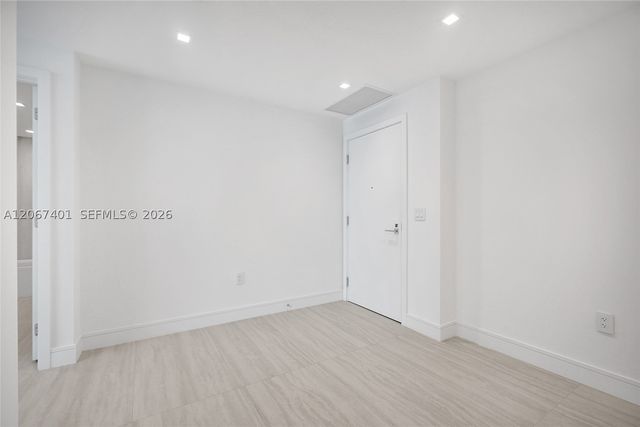 2411 Laguna Circle 208, Miami, FL 33181