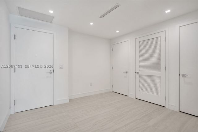 2411 Laguna Circle 208, Miami, FL 33181