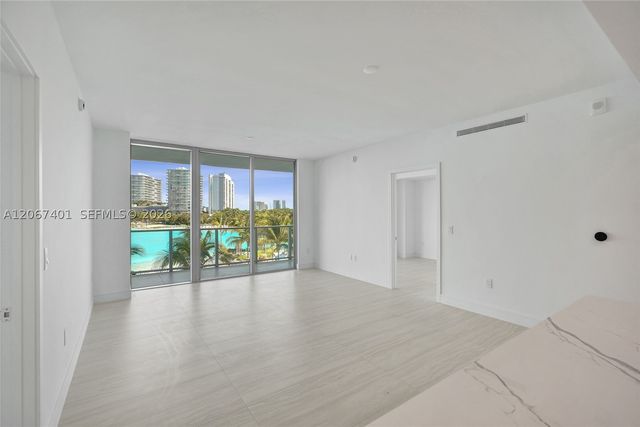 2411 Laguna Circle 208, Miami, FL 33181