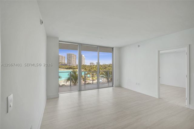 2411 Laguna Circle 208, Miami, FL 33181