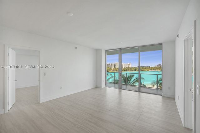 2411 Laguna Circle 208, Miami, FL 33181