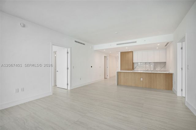 2411 Laguna Circle 208, Miami, FL 33181