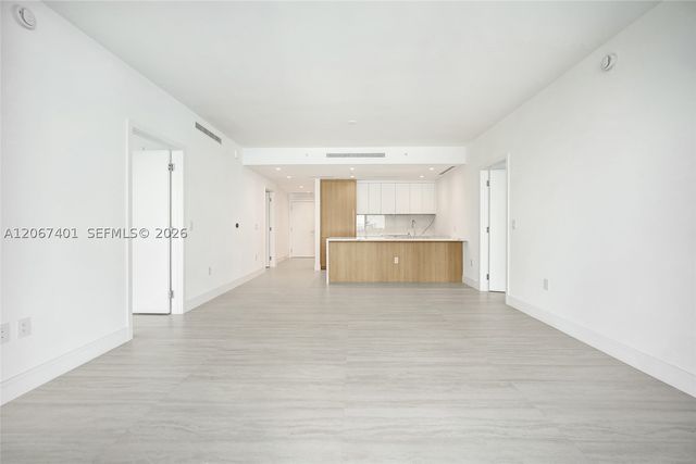 2411 Laguna Circle 208, Miami, FL 33181