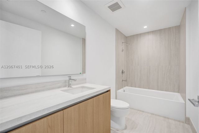 2411 Laguna Circle 208, Miami, FL 33181