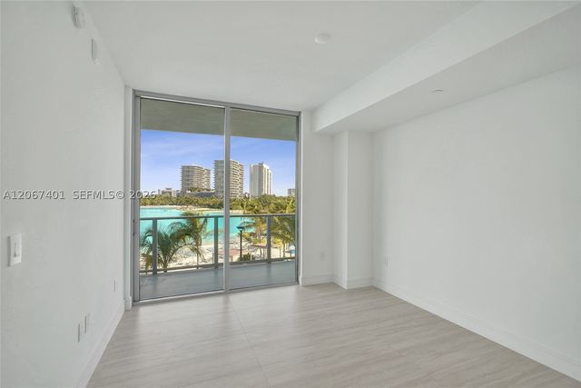 2411 Laguna Circle 208, Miami, FL 33181