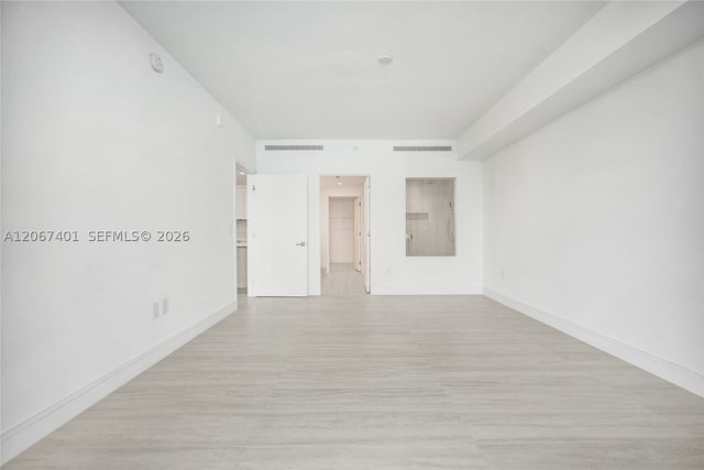 2411 Laguna Circle 208, Miami, FL 33181