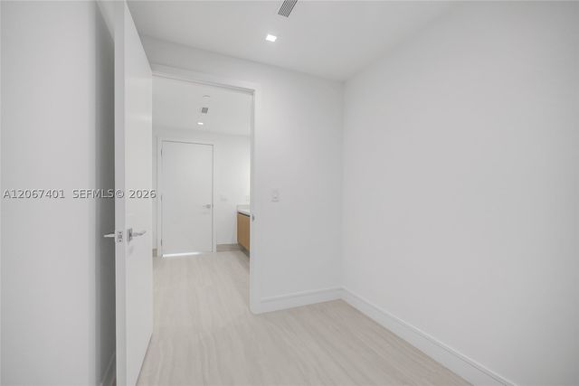 2411 Laguna Circle 208, Miami, FL 33181