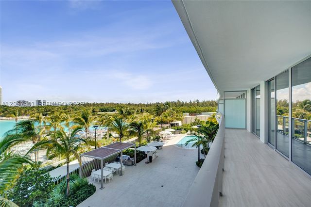 2411 Laguna Circle 208, Miami, FL 33181