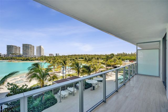 2411 Laguna Circle 208, Miami, FL 33181