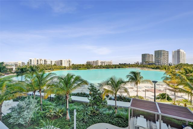 2411 Laguna Circle 208, Miami, FL 33181