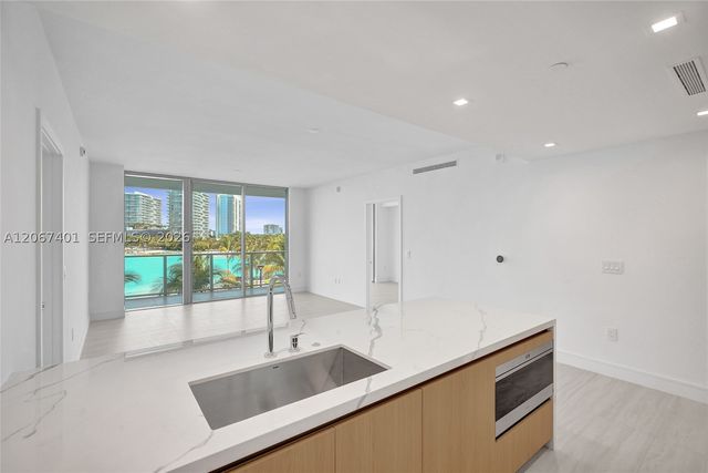 2411 Laguna Circle 208, Miami, FL 33181
