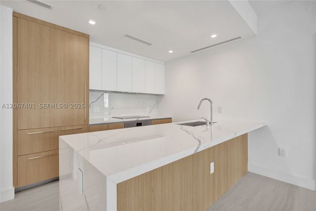 2411 Laguna Circle 208, Miami, FL 33181