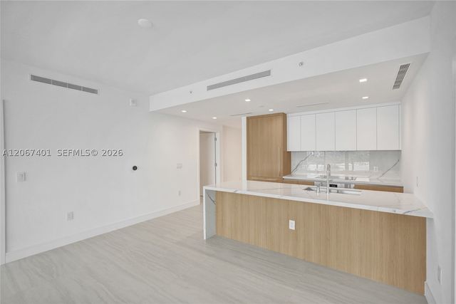 2411 Laguna Circle 208, Miami, FL 33181