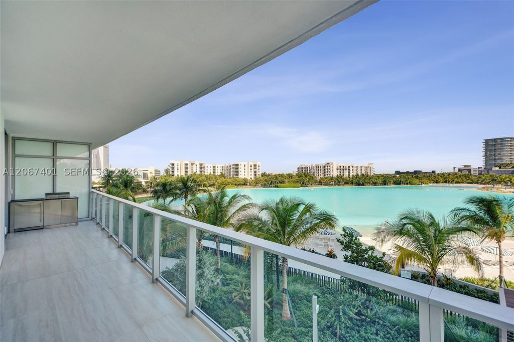 2411 Laguna Circle 208, Miami, FL 33181