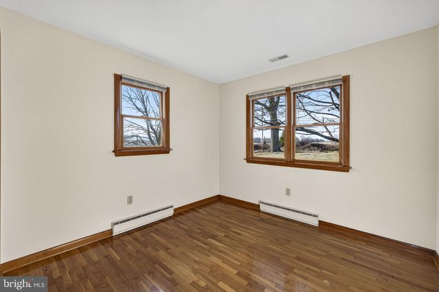 7737 SUMMIT POINT RD, Charles Town, WV 25414