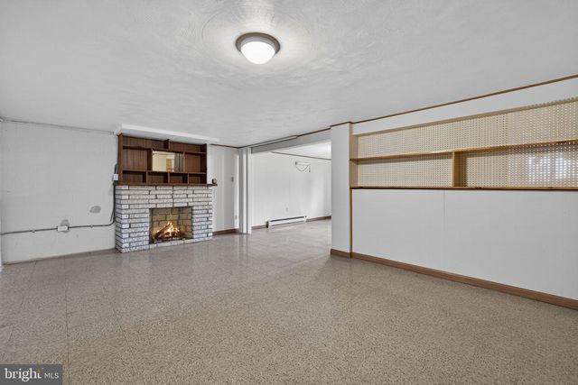 7737 SUMMIT POINT RD, Charles Town, WV 25414